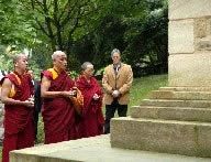 西藏高僧访问英格兰哈伍德宫