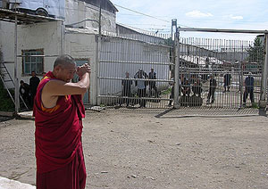 藏传佛教僧人在图瓦共和国向囚犯说法