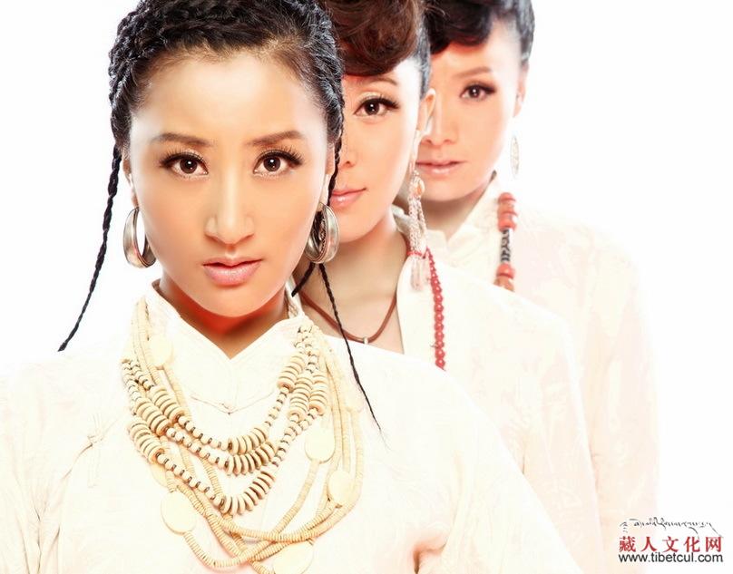 首屈<em>一指美女</em>组合:阿佳组合写真曝光大展藏族