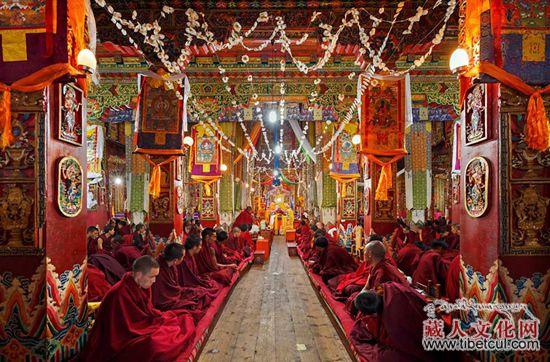 外国摄影师科林米勒镜头下中国佛教寺庙的奇幻色彩