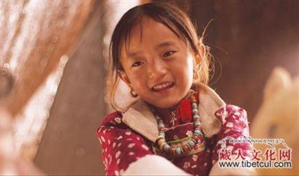 藏族小女孩央金拉姆荣获上影节亚新奖最佳女演员奖