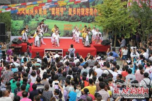 四川北川藏乡举行郁藏族传统节日“雪顿节”