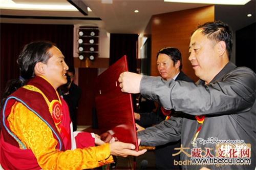 青海玉树州佛教协会成立三十周年庆祝大会隆重举行