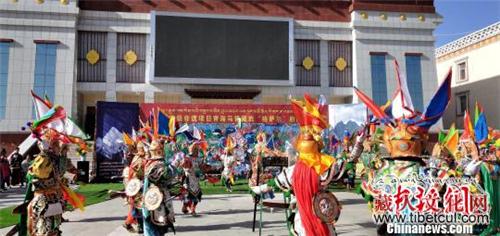 “中国格萨尔文化之乡”展演格萨尔马背藏戏