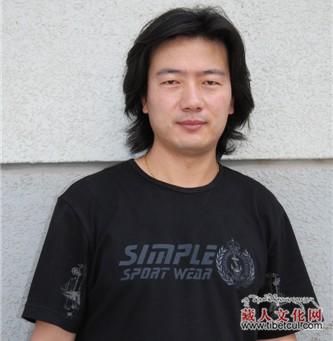《藏人文化网—人物—当代名人—艺术名流:藏族美学博士王尔义(格桑)