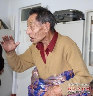 按住CTRL键使用鼠标滚轮缩放图片