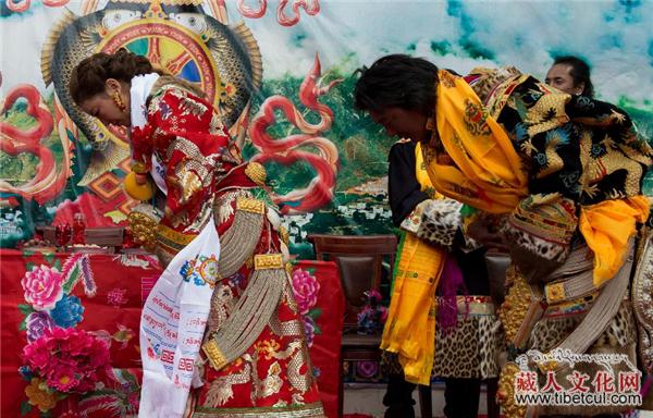 藏族人有一夫多妻和一妻多夫的婚姻形式？