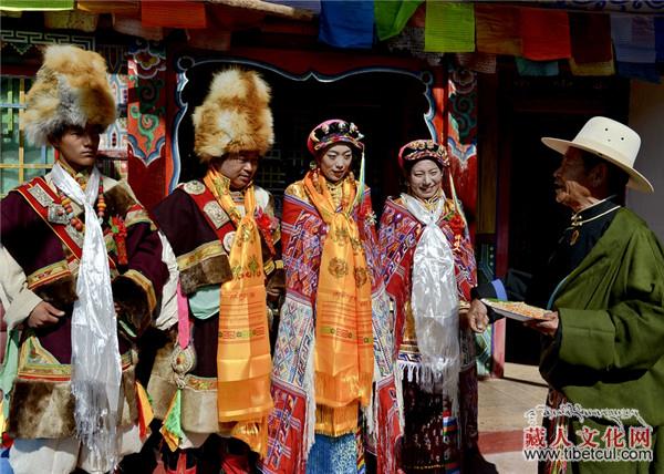 藏族的结婚仪式一般是如何的？