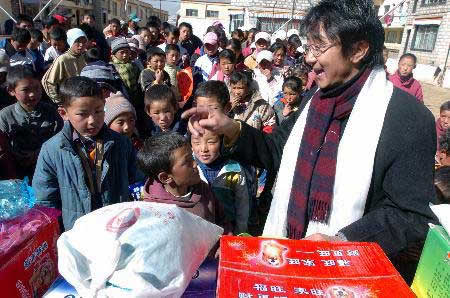 藏历年，藏族教师献爱心