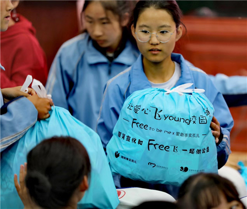 甘肃肃南：关爱女生健康成长公益联合活动走进校园
