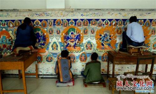 青海黄南州：“热贡艺术之乡”的特色产业扶贫