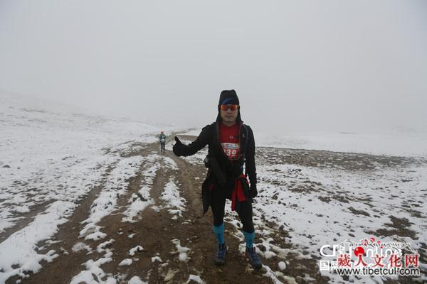 甘孜2015环贡嘎山百公里国际户外挑战赛正式开跑