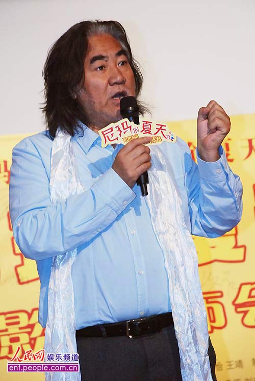 影片监制张纪中发言。人民网记者 赵纲 摄 
