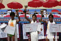 藏族选手包揽西藏国际半程马拉松挑战赛前三名