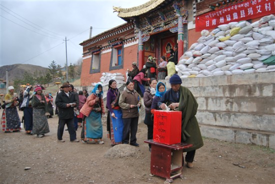 甘南碌曲县玛艾村举行向玉树灾区募捐仪式