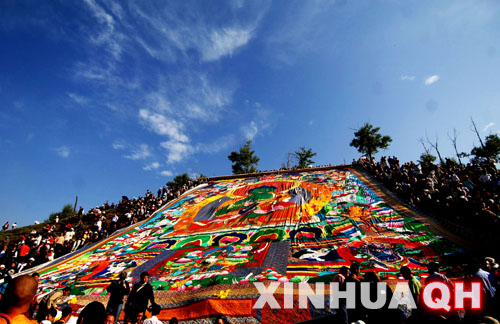 佛教圣地塔尔寺举行晒大佛仪式