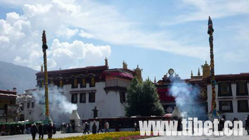 西藏群众迎接传统节日萨嘎达瓦