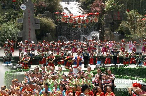 首届中国山歌节张家界隆重开幕