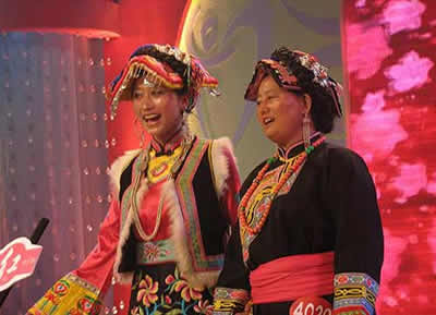 中国红歌会成都开唱刮起民族风