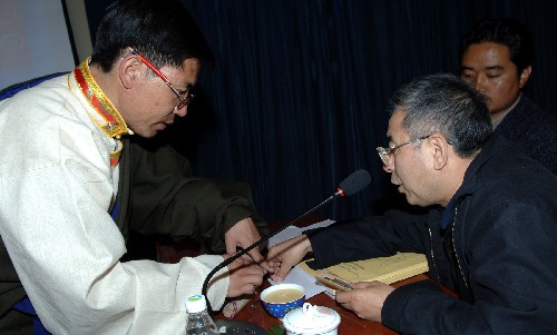 首次藏医学博士生论文答辩举办