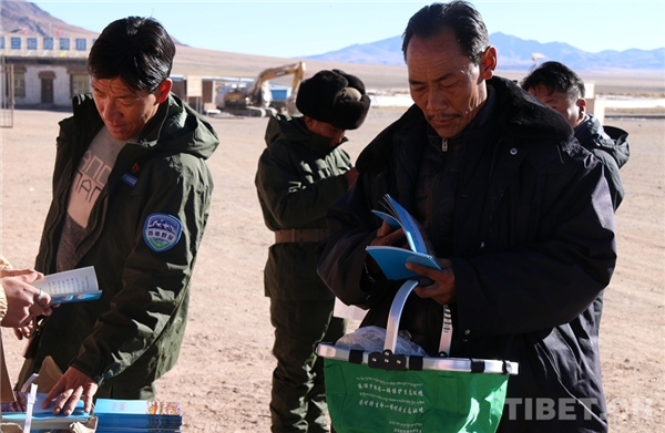 西藏改则巡护员冬巡2890公里守护生态羌塘3.jpg