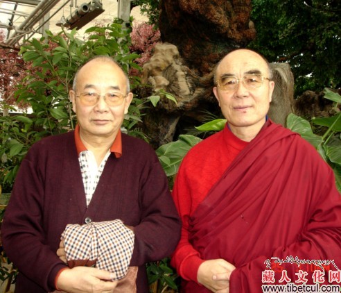 多识教授和拉卜楞寺格西洛桑嘉措在一起