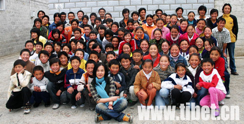 张莉和98个藏族孩子的童话