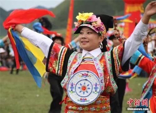 探访甘南藏地香浪节：格桑花里话变迁