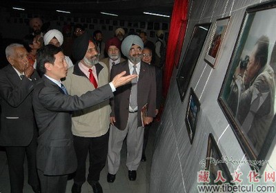 中国西藏图片展在印度阿姆利则市举行