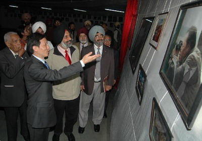 中国西藏图片展在印度阿姆利则市举行