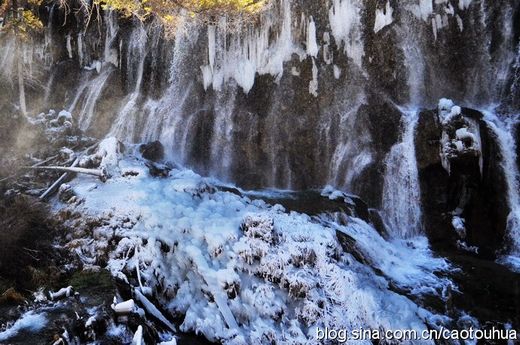四川省阿坝州九寨沟：看冬日瀑布上的绝美冰挂