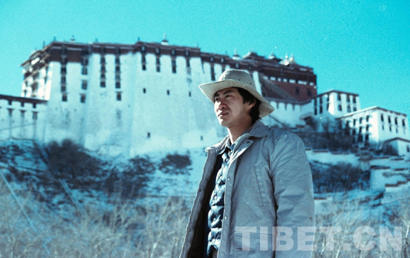 1991年龙冬在布达拉宫前留影
