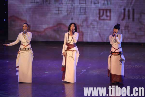 阿佳组合演唱《生命站立成树》