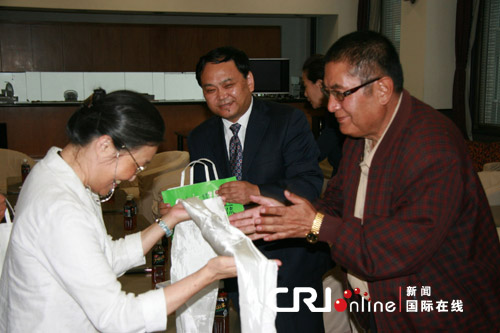 西藏藏学家活佛代表团抵日开始交流访问