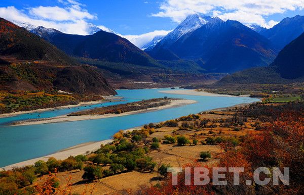 林芝获得“最具风情民俗文化旅游目的地”殊荣