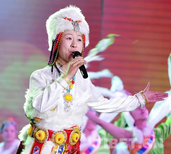 藏晚彩排瞬间——歌唱。