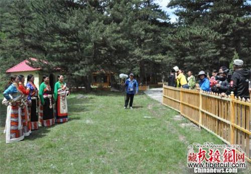 纪录片《江河万古流》走进迭部 探寻藏羌非遗民俗