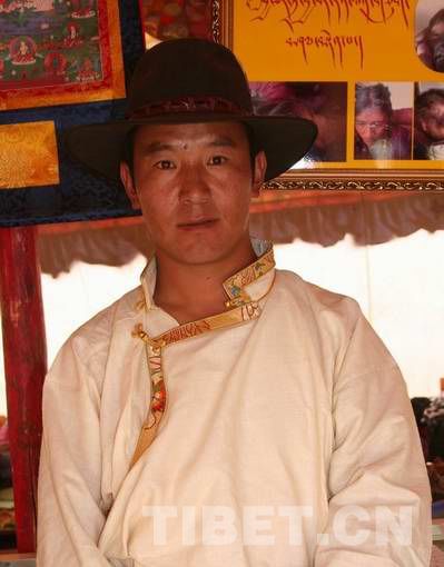 年轻的藏医扎西多吉