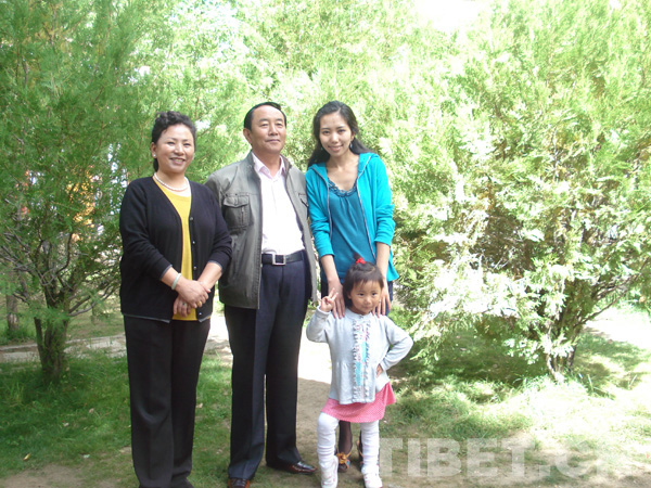 一位藏族女主播幸福的2010