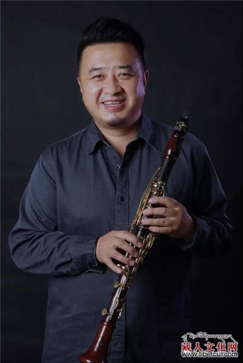 单簧管演奏家桑吉顿珠