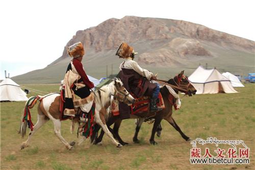 请介绍一下藏族人的赛马运动？