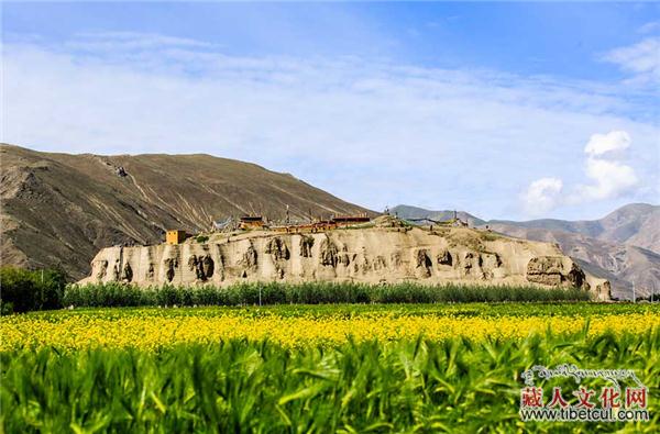 藏族人的土葬是如何举办的？