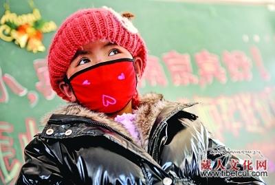 玉树10岁藏族女孩更松拉毛在宁塑鼻手术成功