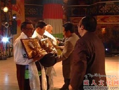 首届藏区孝亲敬老颁奖晚会在西宁举行