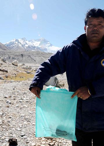 “清洁珠峰”西藏环保重点之一