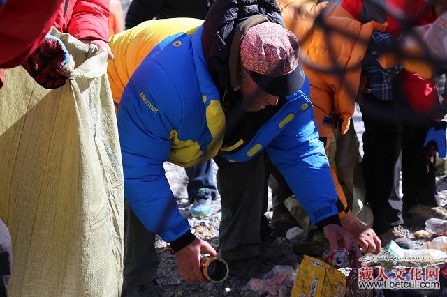 关注环保问题 西藏对外开放山峰将常态化清洁