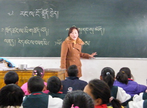 迪庆香格里拉县双语教育放异彩