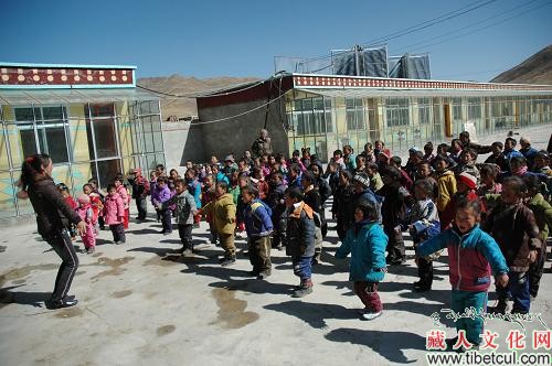 学前教育开启甘南草原藏族儿童快乐童年