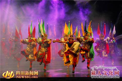 感受传统非遗魅力 阿坝藏羌戏曲校园内精彩上演