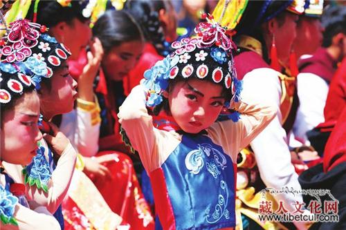小荷露康城 四川马尔康举办第二届中小学生艺术节